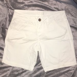 White Shorts ~ Mid-Thigh ~ Maurices 3/4